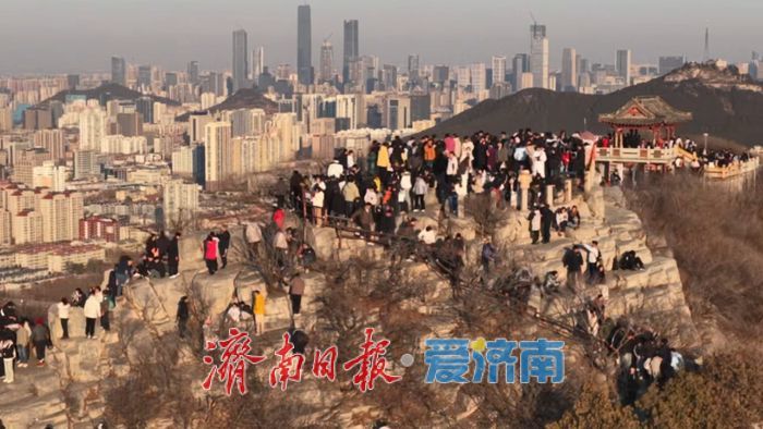 一年四季 泉在济南丨登高迎新，千佛山巅瞰古今