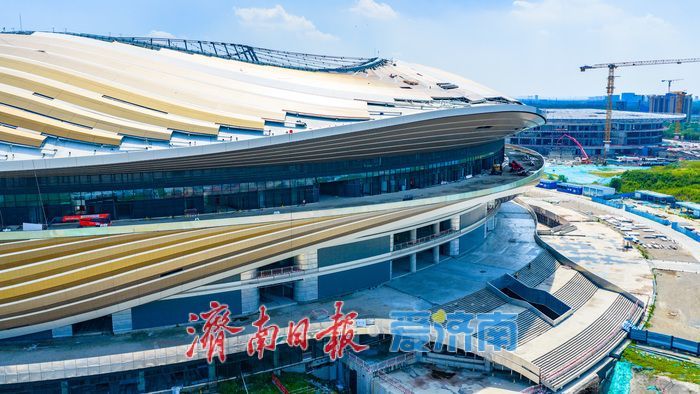黄河畔添都市运动新引擎 济南专业足球场即将揭开面纱
