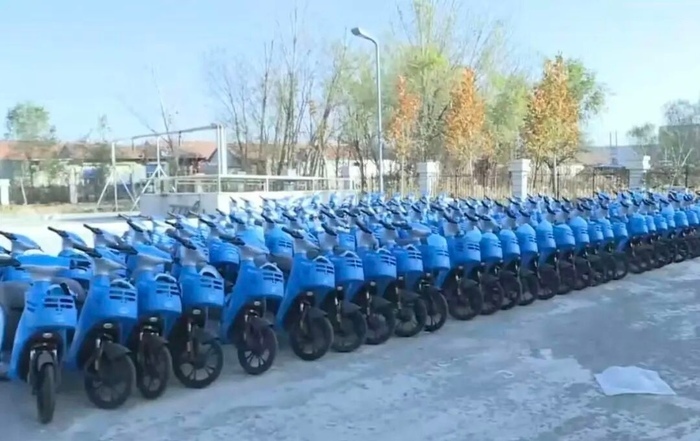 共享电动车亮相商河城区主要街道，起步价2元可骑15分钟