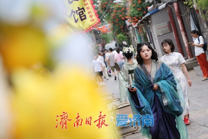 端午假期济南后宰门街焕发老街新活力