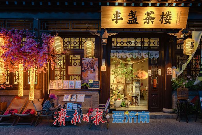 一年四季 泉在济南丨济南明府城：光影盛宴勾勒璀璨夜色