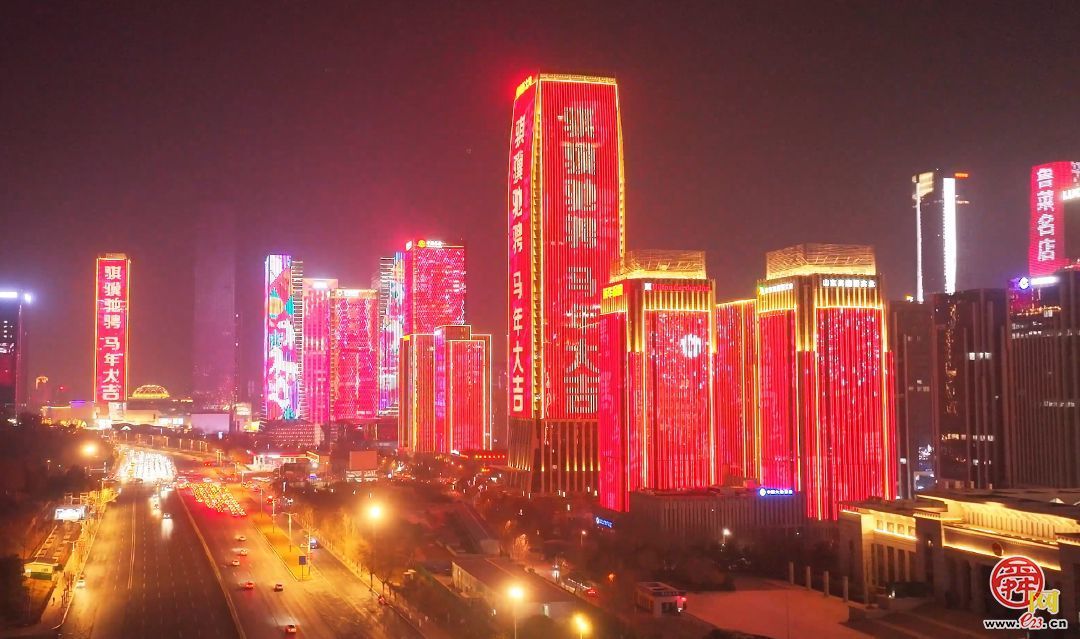 环卫不停歇 灯光“不打烊”  济南城管倾力守护浓浓年味