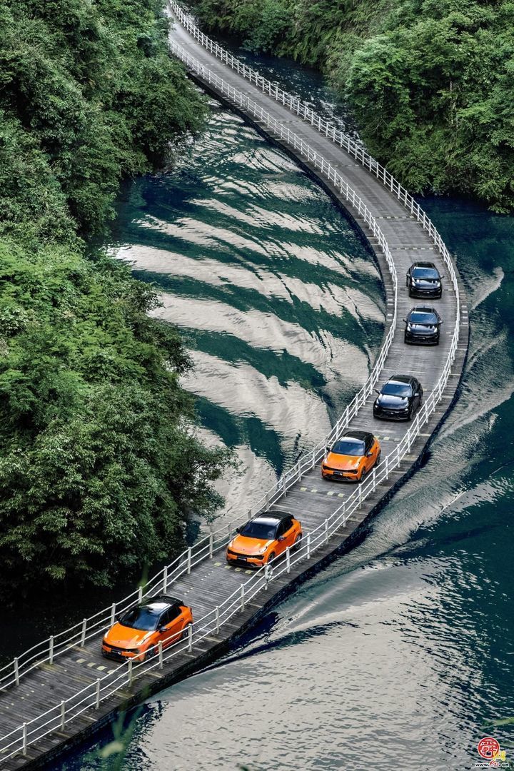 浪漫宣恩焕新迎客：仙山贡水夜未央 狮子关浮桥漾清波