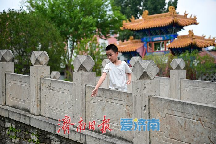 一年四季 泉在济南丨济南府学文庙：古建筑里的市井烟火