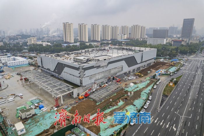 济南山姆会员商店项目外立面施工过半，整体形象日益清晰