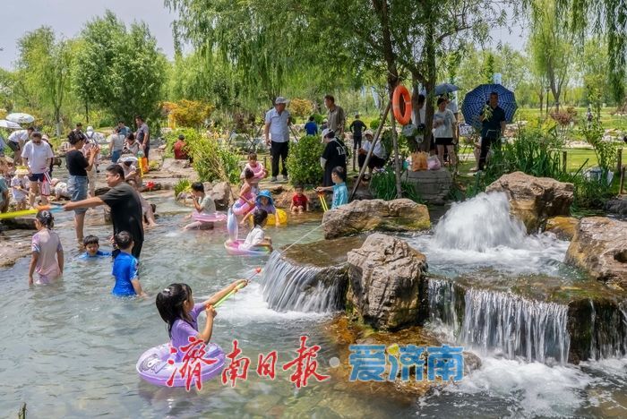 一年四季 泉在济南丨泉畔戏水享清凉