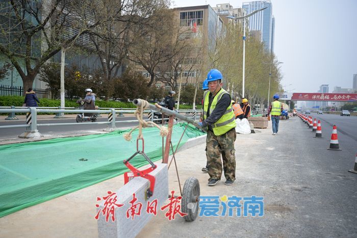 经十路南辛庄站A2口路段启动提升改造 恢复地铁建设前道路原貌