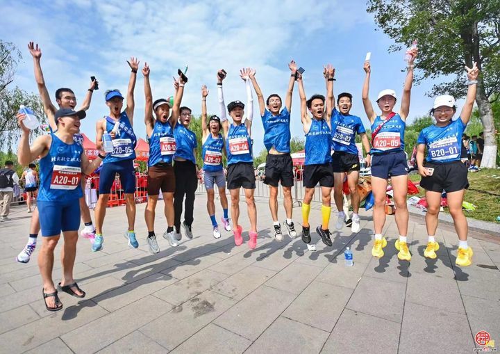 “马”到成功！第二届泉城大学生迷你马拉松暨2024高校百英里接力赛(济南站)开跑