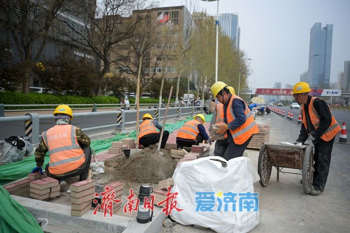 经十路南辛庄站A2口路段启动提升改造 恢复地铁建设前道路原貌