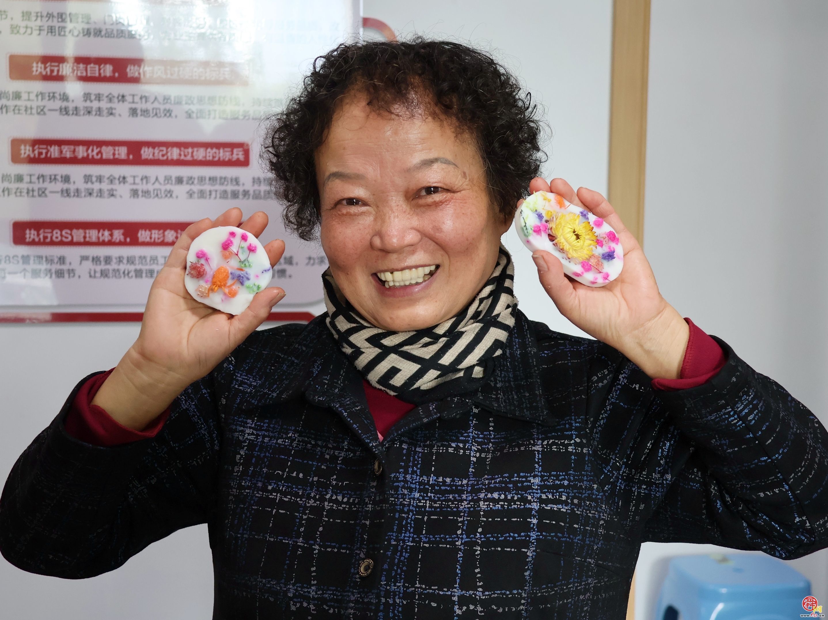 添秋韵！济南“园・林惠民行”开展“菊香泉城・手作拾秋”主题科普体验活动