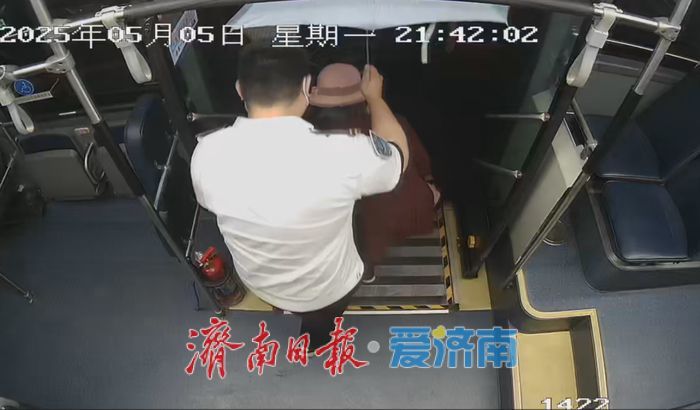 来济旅游遭遇大雨，泉城人的善意让她感动——游客点赞：这座城真的值