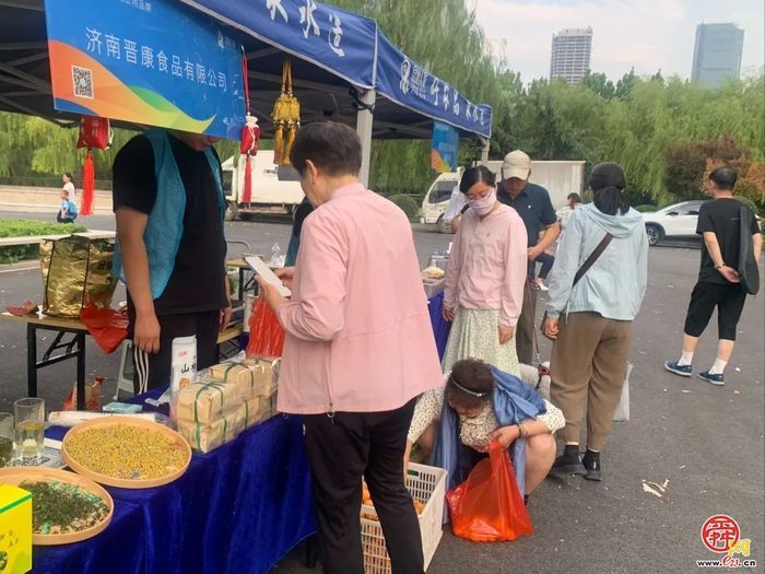 “杏”运随行 泉水人家社区里再开集