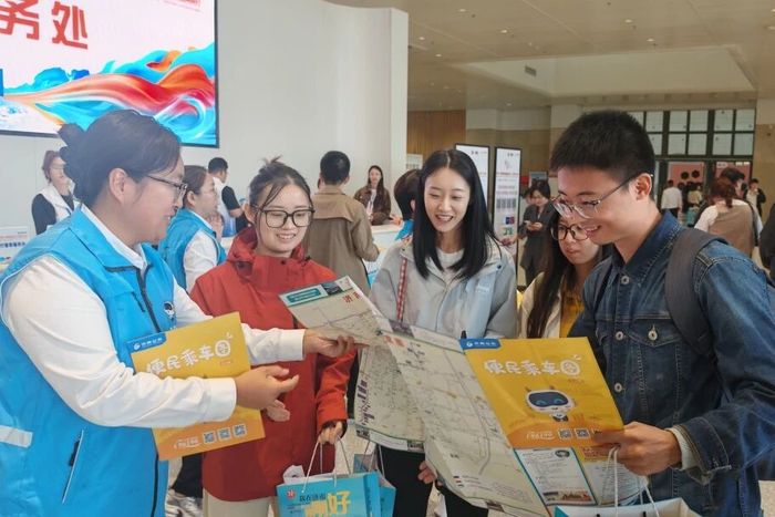 参加济南第五届高层次人才招引大会,这样坐公交往返