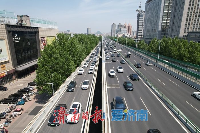 假期首日出城车流攀升，济南二环东路迎出城高峰