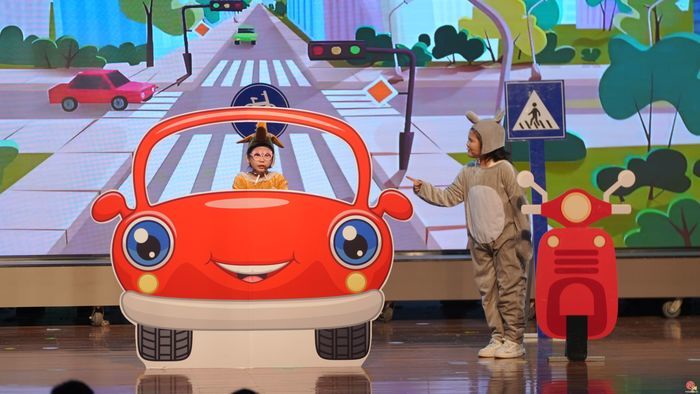 济南市市中少年原创舞台剧点亮“全国交通安全日”