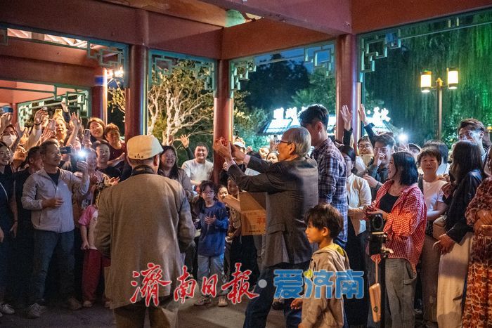 乐起殿堂，声醉明湖：走近“大明湖最有腔调的爷爷”杨树荣