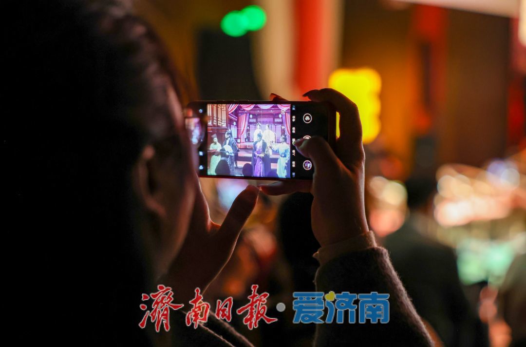 天下第一泉风景区清明假期人气爆棚，千年泉韵绽风华