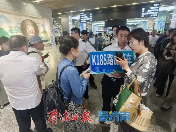 中秋高铁临客来，公交彻夜保出行