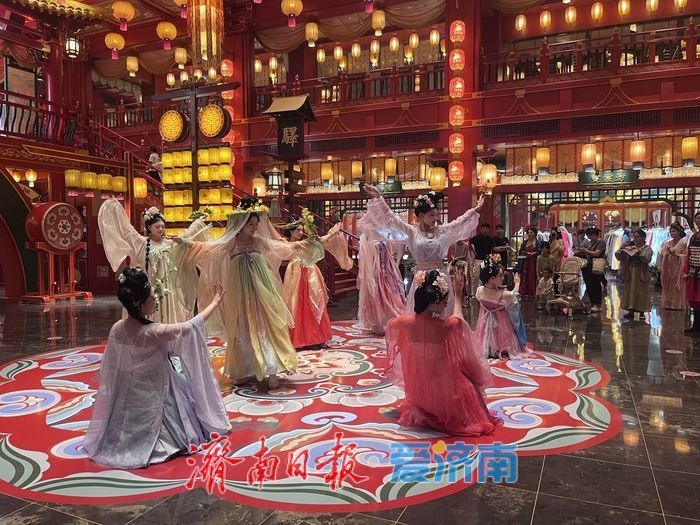 「泉涌三新・悦见济南」系列报道丨盛唐的风吹到了济南，一座仿古小镇带来消费“真”体验