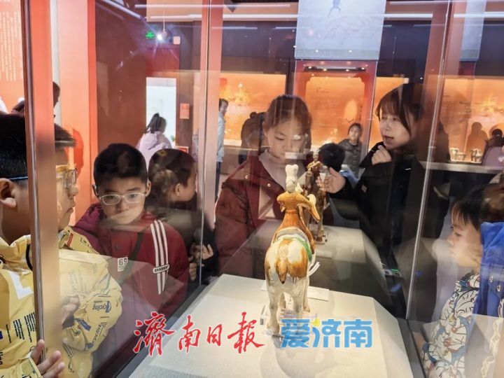 “泉”在济南过大年丨观骐骥文物 嵌匠心螺钿——济南市博物馆开展非遗主题体验活动