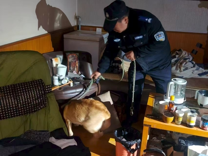 独居老人犬只扰民，民警温情处置