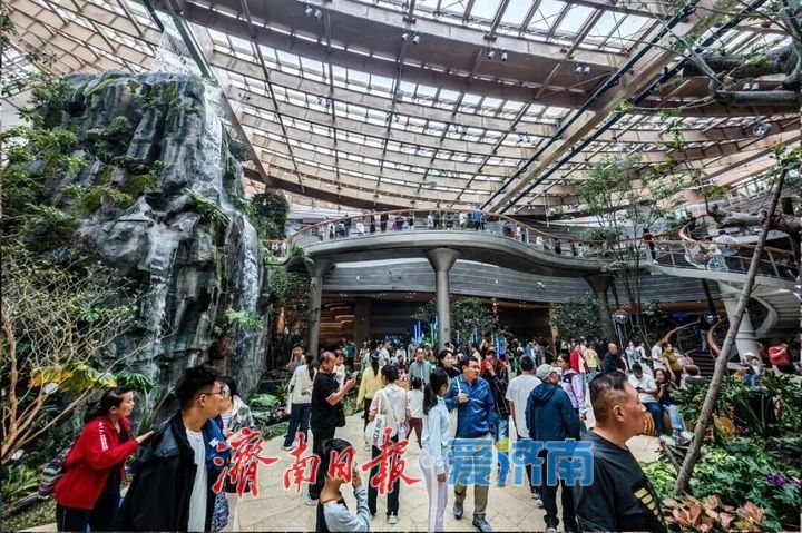 从狮城到泉城！济南起步区鹊山生态文化区借“南洋风”出圈，成假期文旅黑马