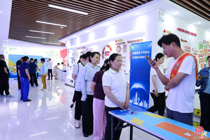 趣味互动学文明 2025济南网络文明周“六进”宣讲活动走进康城花园社区