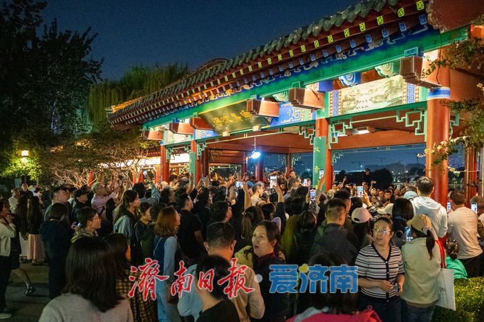 乐起殿堂，声醉明湖：走近“大明湖最有腔调的爷爷”杨树荣