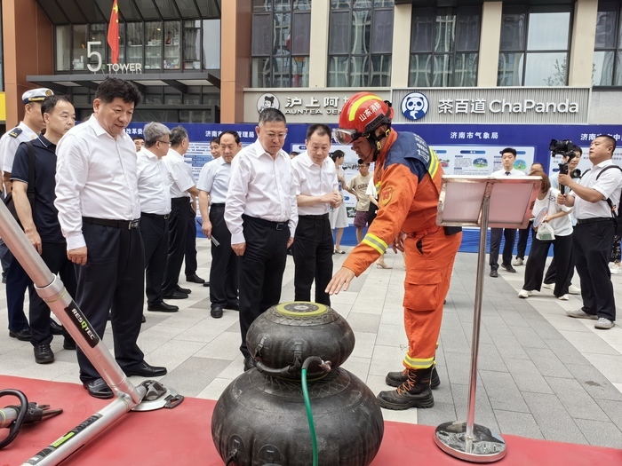 山东省暨济南市“安全宣传咨询日”活动举行