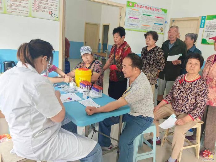 王舍人街道大辛庄村举办老年人查体活动