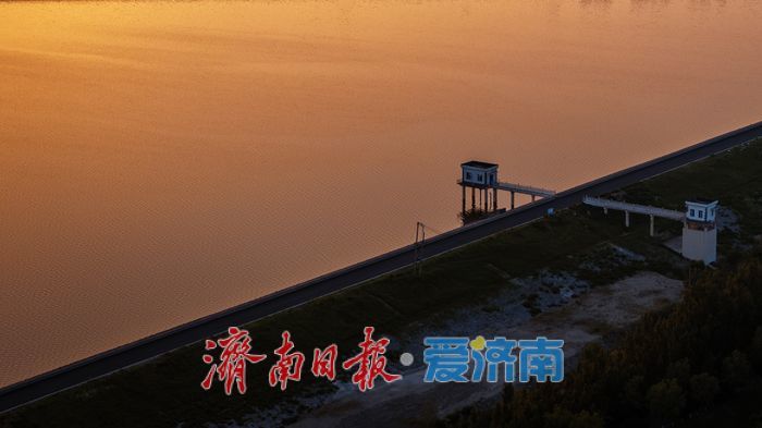 落日熔金映玉湖！济南玉清湖生态画卷，绘就黄河岸畔的城市绿洲