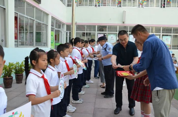 济南市六里山小学有了“香山农场”