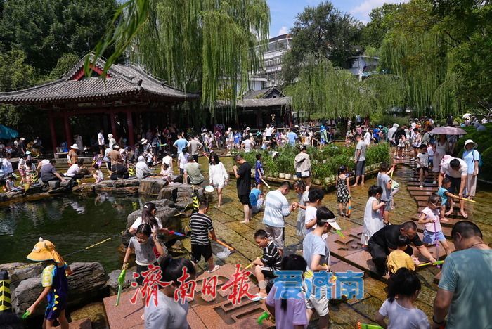 一年四季 泉在济南丨出伏高温天“加时” “清泉石上流” 戏水纳凉