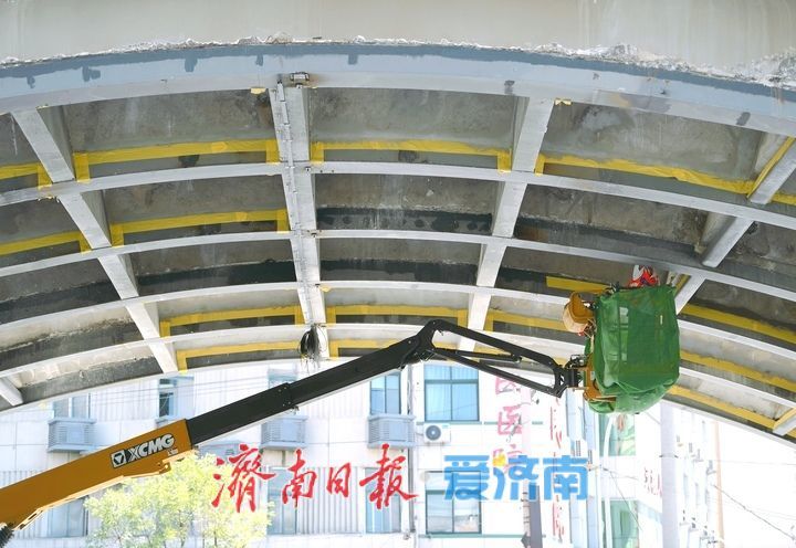 多处拱洞拆除脚手架，纬二路跨铁路天桥桥下空间提质工作加速推进