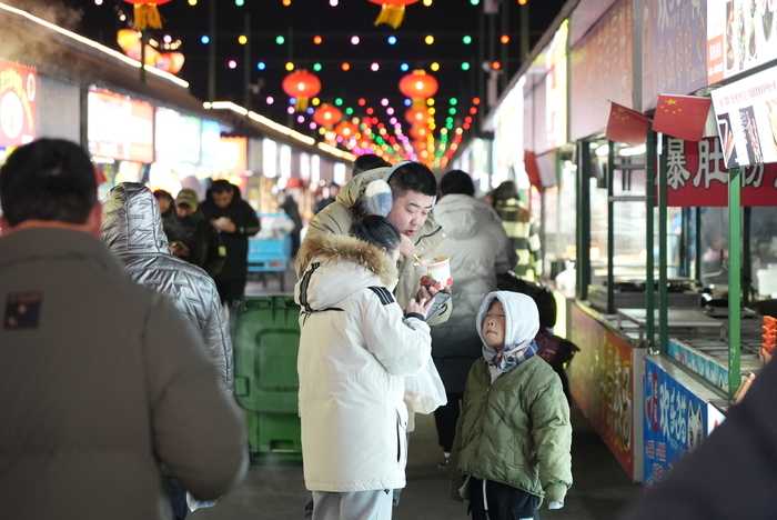 寒冬夜市 感受一抹温暖的烟火