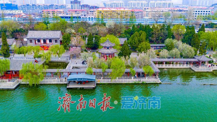 海棠盈香绕古亭 春韵满城醉明湖