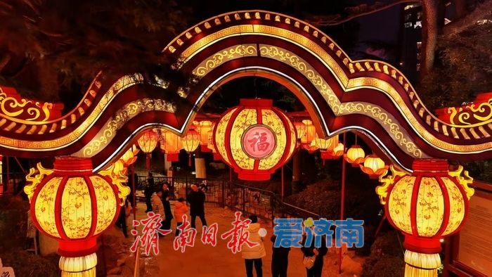 一年四季 泉在济南｜华灯初上耀泉城，第四十五届天下第一泉迎春花灯会试灯亮相