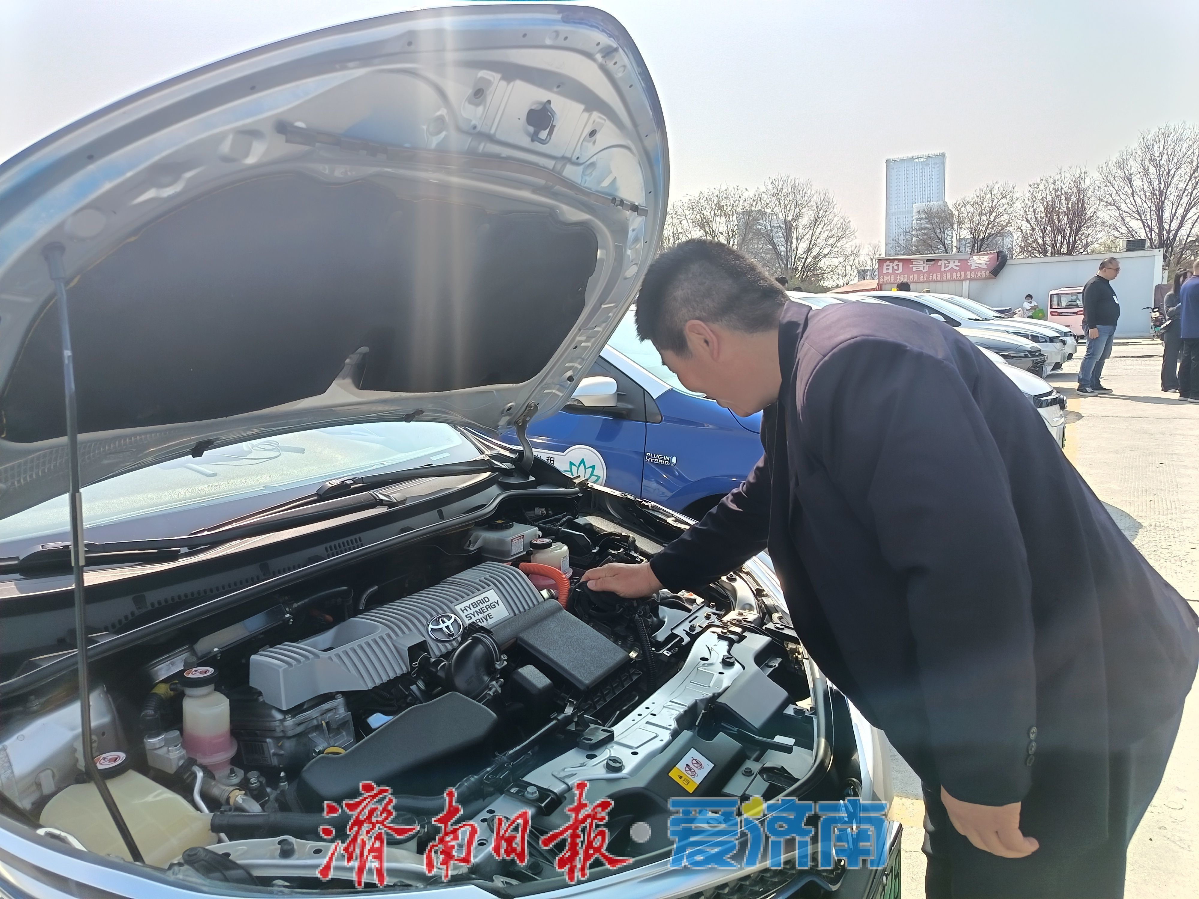 从“小车厢”到“大文明” 济南出租车全力“净”化城市窗口