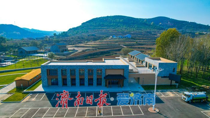 锦阳关齐长城遗址：秋日古垣映彩叶 千年雄关展新颜