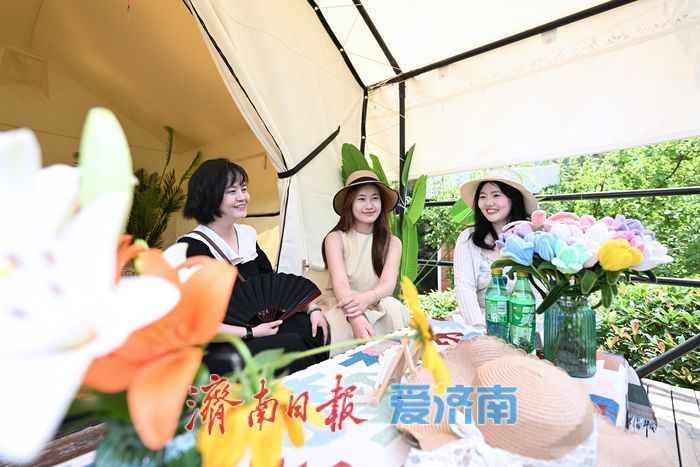 藏翠群山纳清凉！ 红叶谷打造夏日露营新体验