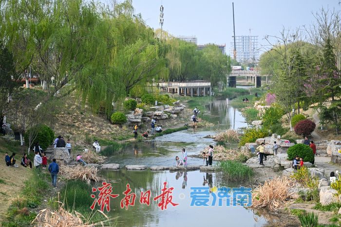 春意盎然腊山河 亲子乐园笑声多