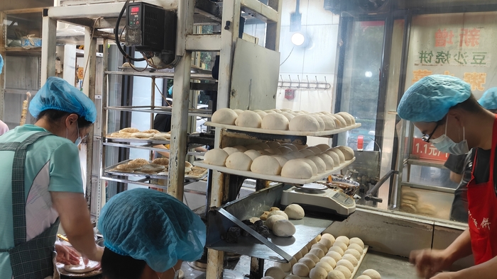 76岁老人26年自研吊炉烧饼设备，日产4200个零库存