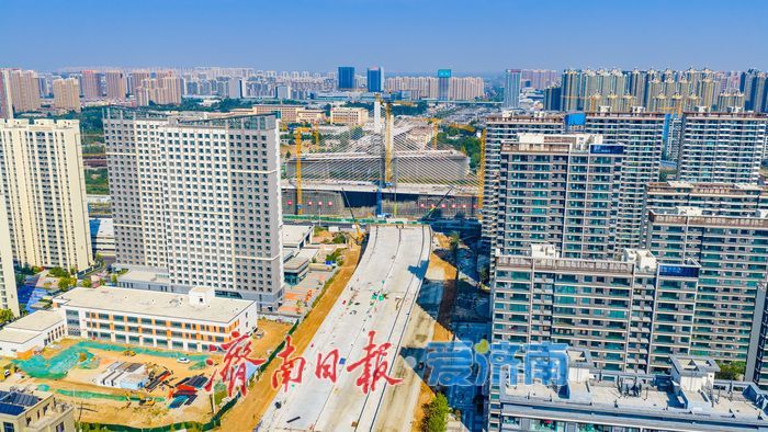 53.8米主塔架起跨铁通道！济南开源路打通东部交通堵点