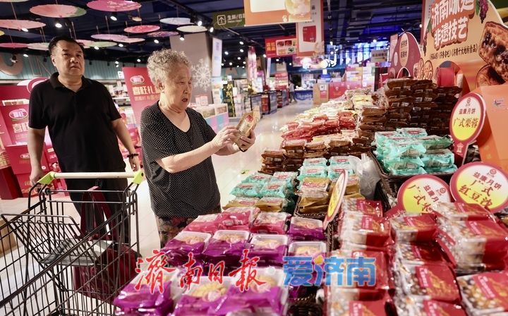 中秋临近 月饼抢“鲜”上市