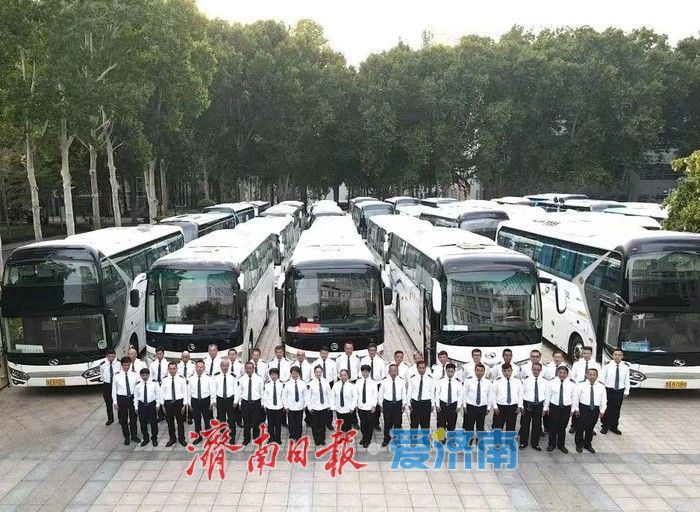 @返校学子 济南公交两条定制专线到站接你