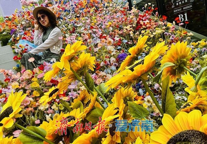 闯入现实版莫奈花园！老商埠“花海楼梯”浪漫值拉满