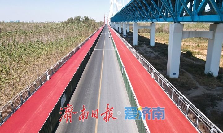 济南黄河大桥老桥增设非机动车专用车道，铺设彩色沥青路面