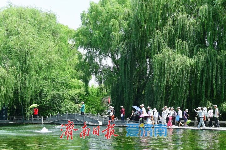 一年四季 泉在济南丨泉水潺潺绕古城，宛如瑶池落凡尘