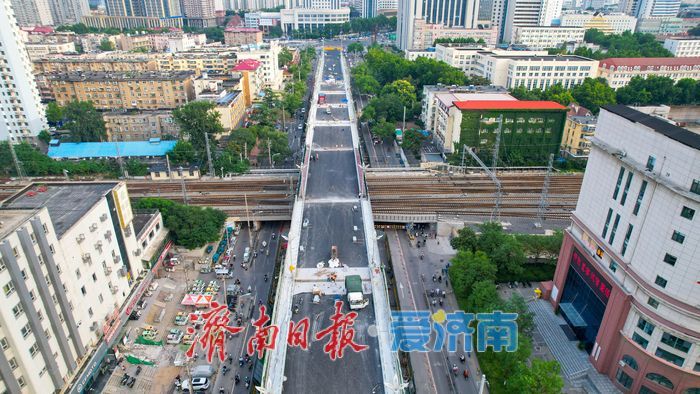 济南纬二路跨铁路天桥改造迎重要节点