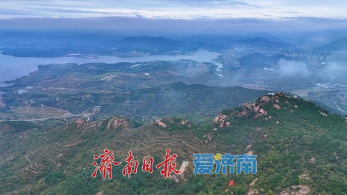 一年四季 泉在济南丨连绵秋雨终放晴 清宁森林小镇云雾缭绕引客来